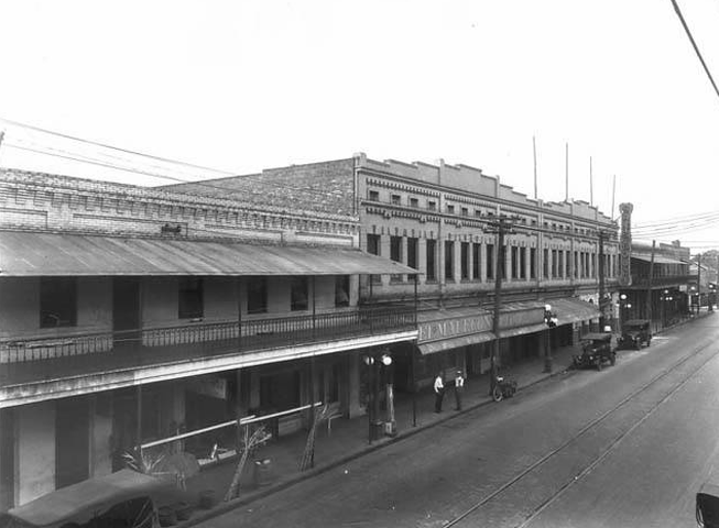 Seventh Avenue—Historic Commercial Heart of Ybor City. Historical image from the past
